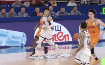 完美体育-客场惜败上海男篮，山东拼至最后，只差临门一步翻盘