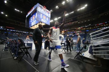 完美体育APP-锡安手指骨折恐报销 鹈鹕不满NBA纵容凶狠对抗